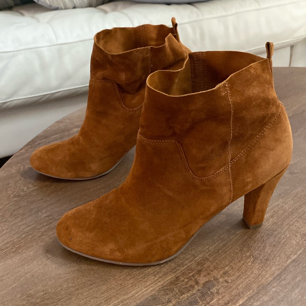 Sole Society Suede Booties!
Very good condition 🤩